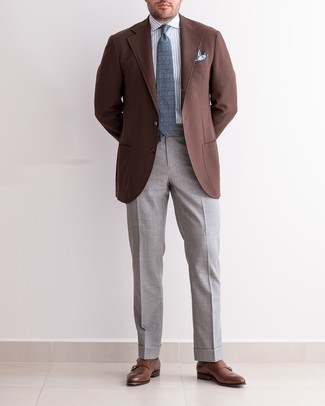 Какие пиджаки носить с коричневыми монками с двумя ремешками в деловом стиле: Любой мужчина будет выглядеть несравненно в пиджаке и серых классических брюках. Вместе с этим образом чудесно смотрятся коричневые монки с двумя ремешками.
