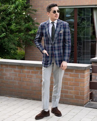 Как носить броги с классическими брюками в 30 лет в деловом стиле: Любой парень будет выглядеть выше всяких похвал в темно-синем пиджаке в шотландскую клетку и классических брюках. В паре с этим образом наиболее выгодно выглядят броги.