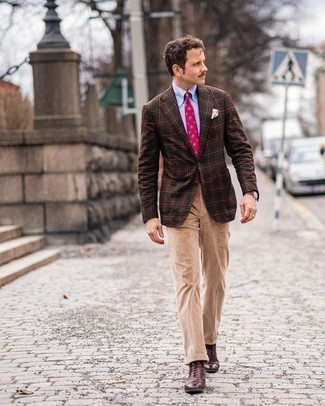 С чем носить розовый галстук в 30 лет мужчине весна в деловом стиле: Темно-коричневый пиджак в шотландскую клетку и розовый галстук помогут создать запоминающийся мужской лук. В тандеме с этим ансамблем наиболее выигрышно выглядят темно-красные кожаные классические ботинки. Это сочетание чудесно подходит для непредсказуемой весенней погоды.