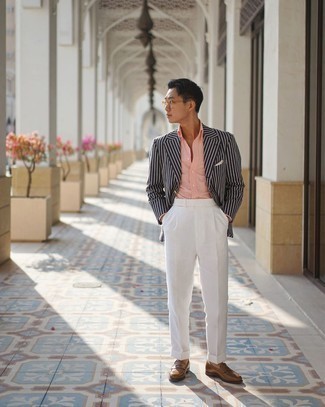 Какие лоферы носить с розовой классической рубашкой в 30 лет мужчине: Розовая классическая рубашка и белые классические брюки помогут составить запоминающийся мужской образ. Если ты не боишься экспериментировать, на ноги можешь надеть лоферы.
