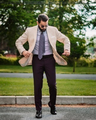 Какие монки носить с бело-коричневой классической рубашкой: Бело-коричневая классическая рубашка и темно-пурпурные классические брюки — превосходный пример элегантного стиля в одежде. Дополнив образ монками, ты привнесешь в него свежие нотки.