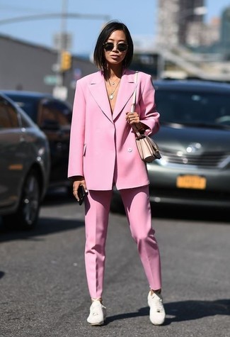 Женский розовый пиджак от Fendi
