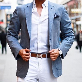 Какие рубашки с длинным рукавом носить с бело-темно-синими брюками чинос в 30 лет: Рубашка с длинным рукавом и бело-темно-синие брюки чинос — великолепный лук для вечера в компании друзей.