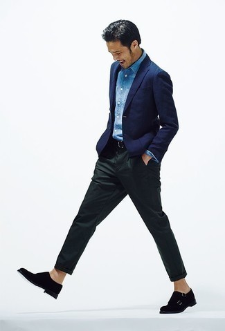 Какие пиджаки носить с голубой рубашкой с длинным рукавом в 30 лет мужчине в теплую погоду: Пиджак в сочетании с голубой рубашкой с длинным рукавом позволит выразить твой индивидуальный стиль и выделиться из толпы. Хотел бы добавить сюда немного строгости? Тогда в качестве обуви к этому образу, обрати внимание на черные замшевые монки с двумя ремешками.