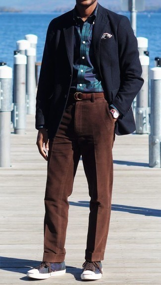 С чем носить темно-сине-зеленую рубашку с длинным рукавом в шотландскую клетку мужчине: Темно-сине-зеленая рубашка с длинным рукавом в шотландскую клетку и коричневые вельветовые брюки чинос — необходимые элементы в гардеробе парней с отменным вкусом в одежде. Темно-синие низкие кеды из плотной ткани — отличный выбор, чтобы завершить образ.