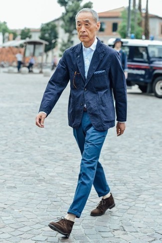 Какие пиджаки носить с синими брюками чинос: Комбо из пиджака и синих брюк чинос — чудесный пример непринужденного офисного стиля для мужчин. Если говорить об обуви, темно-коричневые замшевые ботинки дезерты являются превосходным выбором.