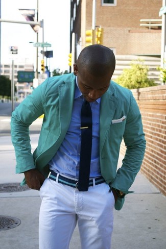 С чем носить зеленую куртку мужчине: Если ты принадлежишь к той немногочисленной категории джентльменов, которые каждый день стараются смотреться с иголочки, тебе полюбится тандем зеленой куртки и белых брюк чинос.