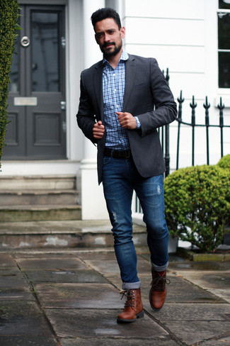 Какие джинсы носить с серым пиджаком мужчине в стиле кэжуал: Фанатам стиля casual придется по вкусу сочетание серого пиджака и джинсов. Коричневые кожаные повседневные ботинки гармонично впишутся в лук.