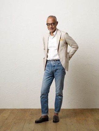Как носить джинсы с пиджаком за 60 лет мужчине: Пиджак и джинсы — обязательные вещи в гардеробе современного мужчины. Хотел бы сделать лук немного строже? Тогда в качестве обуви к этому образу, стоит выбрать черные кожаные лоферы.