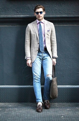 Какие джинсы носить с розовой рубашкой с длинным рукавом мужчине лето: Если в одежде ты делаешь ставку на комфорт и практичность, розовая рубашка с длинным рукавом и джинсы — великолепный вариант для привлекательного мужского лука на каждый день. Хочешь сделать ансамбль немного строже? Тогда в качестве дополнения к этому луку, выбери темно-коричневые кожаные лоферы с кисточками. Хорошо помнить о таком ансамбле, особенно в жаркий солнечный день.