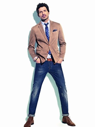 Какие ботинки дезерты носить с темно-синими зауженными джинсами: Коричневый хлопковый пиджак и темно-синие зауженные джинсы — хорошая формула для создания привлекательного и практичного образа. Вместе с этим ансамблем органично будут смотреться ботинки дезерты.