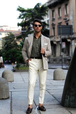 Какие лоферы носить с белыми классическими брюками в 30 лет мужчине лето: Серый пиджак в паре с белыми классическими брюками — великолепный пример строгого делового стиля. Вместе с этим образом органично будут выглядеть лоферы. В жаркие дни такое сочетание одежды — это то, что надо.