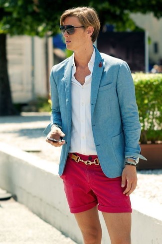 С чем носить льняной пиджак мужчине: Льняной пиджак в сочетании с ярко-розовыми шортами подойдет для свидания с девушкой или похода в бар с друзьями.