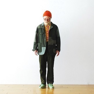 С чем носить темно-зеленый пиджак за 50 лет мужчине: Темно-зеленый пиджак и темно-зеленые вельветовые брюки чинос — это тот мужской образ, в котором ты неизменно будешь ловить на себе дамские взоры. В тандеме с этим луком наиболее выгодно выглядят мятные замшевые ботинки дезерты.