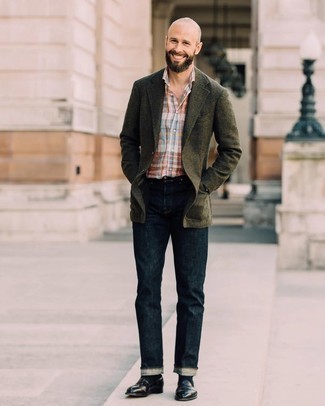 Какие лоферы носить с оливковым пиджаком в 30 лет мужчине в теплую погоду: Оливковый пиджак в сочетании с темно-синими джинсами поможет создать модный, но в то же время мужественный образ. Если ты любишь соединять в своих ансамблях разные стили, из обуви можешь надеть лоферы.
