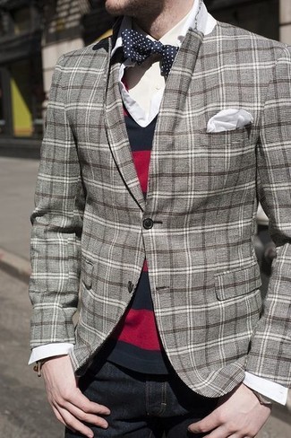 С чем носить серый пиджак в шотландскую клетку в 30 лет мужчине осень: Серый пиджак в шотландскую клетку и черные джинсы прочно обосновались в гардеробе многих молодых людей, помогая создавать запоминающиеся и стильные луки. Если хочешь выглядеть по-осеннему ярко и по моде, определенно стоит взять этот образ на заметку.