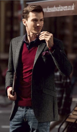 Какие пиджаки носить с красным свитером с v-образным вырезом мужчине: Фанатам стиля business casual придется по душе тандем пиджака и красного свитера с v-образным вырезом.