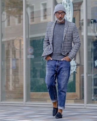 Как носить серый пиджак с синими джинсами за 50 лет мужчине осень: Серый пиджак и синие джинсы — хорошая идея для несложного, но стильного мужского лука. Любители модных экспериментов могут завершить ансамбль темно-синими бархатными лоферами, тем самым добавив в него толику изысканности. Чем не классный лук на осеннее время года?
