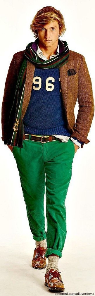 Какие пиджаки носить с зелеными брюками чинос в 30 лет в прохладную погоду в стиле смарт-кэжуал: Тандем пиджака и зеленых брюк чинос поможет выглядеть аккуратно, но при этом подчеркнуть твой индивидуальный стиль. Если сочетание несочетаемого привлекает тебя не меньше, чем безвременная классика, заверши свой лук коричневыми замшевыми топсайдерами.