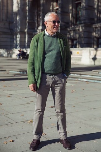 Какие рубашки с длинным рукавом носить с зеленым пиджаком мужчине: Тандем зеленого пиджака и рубашки с длинным рукавом поможет выглядеть по моде, а также выразить твою индивидуальность. Закончив образ темно-красными кожаными туфлями дерби, получим поразительный результат.