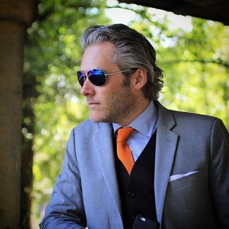С чем носить оранжевый галстук за 40 лет мужчине в деловом стиле: Несмотря на то, что этот лук выглядит довольно выдержанно, тандем серого пиджака и оранжевого галстука приходится по вкусу стильным мужчинам, покоряя при этом сердца дамского пола.