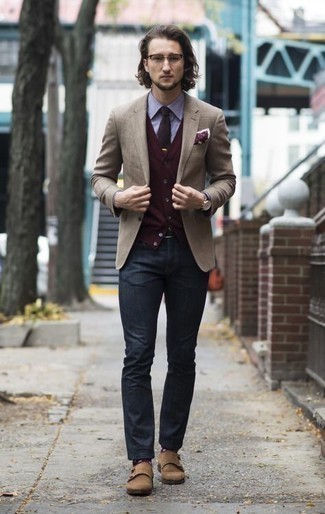 С чем носить темно-пурпурную классическую рубашку в 20 лет мужчине осень: Скопировать такой лук из темно-пурпурной классической рубашки и темно-синих джинсов легко, главное - помнить о правильных пропорциях. Хотел бы сделать образ немного элегантнее? Тогда в качестве дополнения к этому ансамблю, стоит выбрать светло-коричневые замшевые монки с двумя ремешками. Такое лук из вещей гарантирует, что твой осенний образ не будет обыденным.