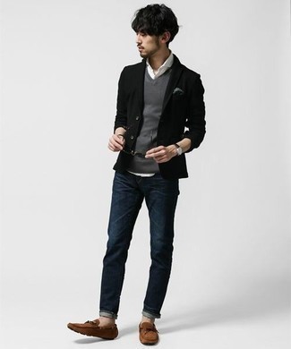 Как носить рубашку с длинным рукавом с мокасинами мужчине: В паре друг с другом рубашка с длинным рукавом и темно-синие джинсы выглядят наиболее удачно. Мокасины станут хорошим дополнением к твоему образу.