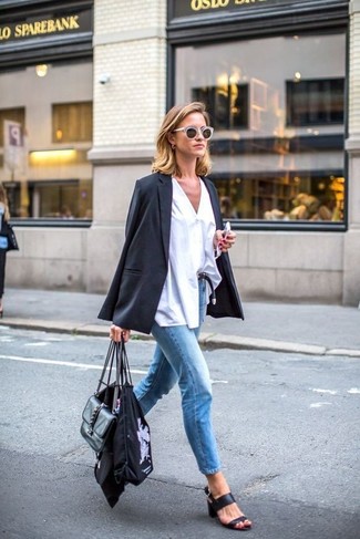Как носить тунику с босоножками на каблуке в 30 лет: Туника и синие джинсы скинни — прекрасный лук, если ты хочешь составить раскованный, но в то же время стильный лук. Босоножки на каблуке станут хорошим дополнением к твоему образу.