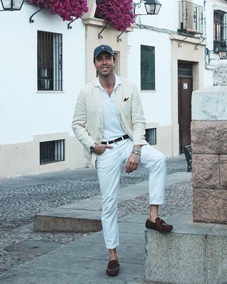 С чем носить мокасины мужчине: Бежевый льняной пиджак и белые джинсы помогут составить интересный мужской образ для офиса. Закончи лук мокасинами, если не хочешь, чтобы он получился слишком консервативным.