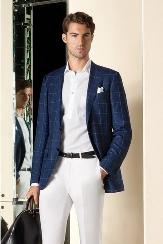 Какие классические брюки носить с белой футболкой-поло мужчине: Образ из белой футболки-поло и классических брюк поможет выглядеть стильно, а также выразить твой индивидуальный стиль.
