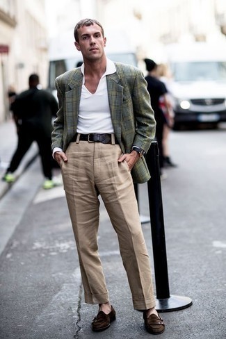 Какие монки носить с светло-коричневыми классическими брюками в стиле смарт-кэжуал: Комбо из серого пиджака в шотландскую клетку и светло-коричневых классических брюк — чудесный пример делового городского стиля. Монки выигрышно дополнят этот лук.