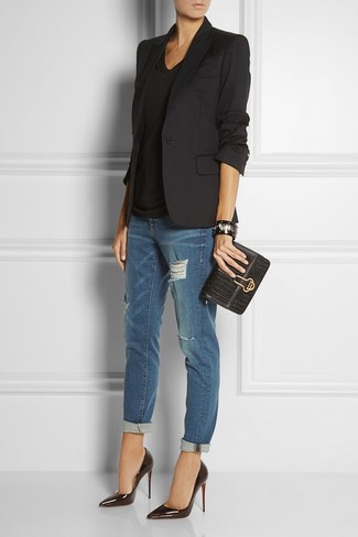 Как носить черный пиджак с темно-синими джинсами в 30 лет женщине: Черный пиджак и темно-синие джинсы — великолепный вариант для девушек, которые никогда не сидят на месте. В тандеме с этим нарядом наиболее выигрышно выглядят черные кожаные туфли.
