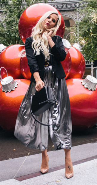 С чем носить черный пиджак женщине: Черный пиджак и серебряная юбка-миди со складками — идеальный образ, если ты ищешь лёгкий, но в то же время стильный образ. Вкупе с этим образом органично будут выглядеть бежевые кожаные туфли.