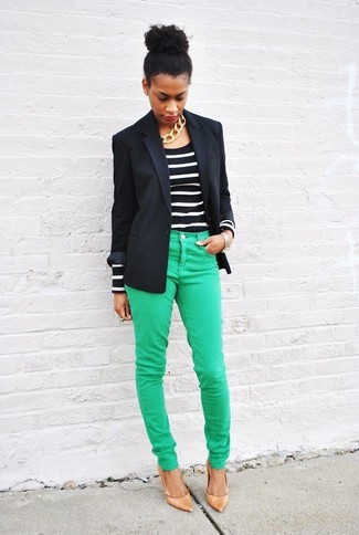 Какие туфли носить с зелеными джинсами скинни в 30 лет: Несмотря на свою несложность, тандем черного пиджака и зеленых джинсов скинни продолжает завоевывать сердца многих девчонок. Вкупе с этим нарядом гармонично выглядят туфли.