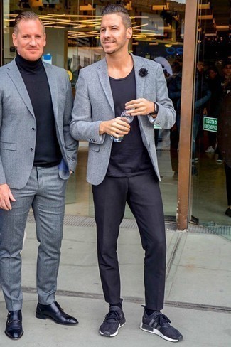 Какие пиджаки носить с серыми кроссовками мужчине: Пиджак в паре с черными брюками чинос — нескучный образ для мужчин, работающих в офисе. Такой ансамбль несложно адаптировать к повседневным условиям городской жизни, если надеть в сочетании с ним серые кроссовки.