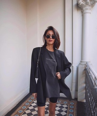 С чем носить черно-белую кожаную сумку женщине: Черный пиджак и черно-белая кожаная сумка — великолепное решение для дам, которые всегда в движении.