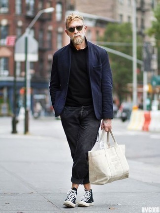 Какие джинсы носить с синим пиджаком за 40 лет мужчине: Синий пиджак и джинсы — великолепный вариант для воплощения мужского лука в стиле smart casual. Черно-белые высокие кеды из плотной ткани гарантируют комфорт в течение всего дня.
