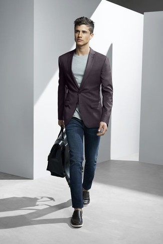 Какие лоферы носить с коричневым пиджаком мужчине: Комбо из коричневого пиджака и темно-синих джинсов — воплощение привлекательного офисного стиля для мужчин. Любишь необычные луки? Дополни образ лоферами.