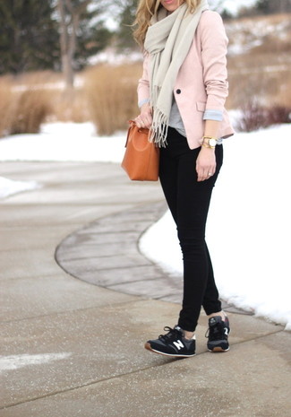 Какие кроссовки носить с розовым пиджаком женщине весна: Розовый пиджак и черные джинсы скинни — must have составляющие в гардеробе противоположного пола с чувством стиля. Этот лук чудесно закончат кроссовки. Однозначно, такой лук будет выглядеть выигрышно в межсезонье, когда холодная пора уходит и сменяется более теплой погодой.