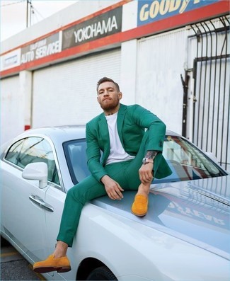 С чем носить зеленые брюки мужчине: Зеленый пиджак и зеленые брюки — это один из тех мужских луков, от которого у женщин просто перехватывает дыхание. Почему бы не привнести в повседневный лук немного стильной строгости с помощью оранжевых замшевых лоферов?