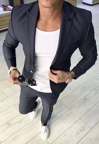 Мужской темно-серый пиджак в вертикальную полоску от Moschino