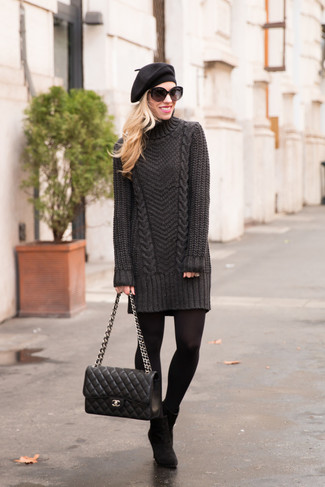 Женская черная кожаная стеганая сумка от Chanel