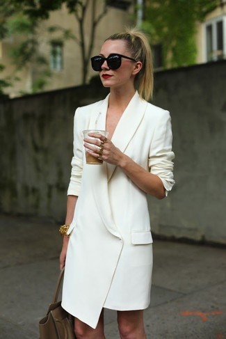 С чем носить бело-черное платье в деловом стиле: Бело-черное платье — вариант, который будет неминуемо притягивать взоры.