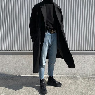 Как носить черную водолазку с черными кроссовками мужчине: Черная водолазка и голубые джинсы помогут составить гармоничный и модный образ. Закончи образ черными кроссовками, если не хочешь, чтобы он получился слишком строгим.
