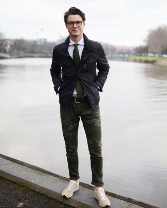 Темно-зеленые брюки чинос с камуфляжным принтом от Valentino