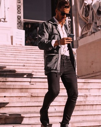Как носить полевую куртку с зауженными джинсами в стиле смарт-кэжуал: Полевая куртка и зауженные джинсы — неотъемлемые составляющие в арсенале поклонников стиля casual. Что касается обуви, можешь отдать предпочтение классическому стилю и выбрать черные кожаные ботинки челси.