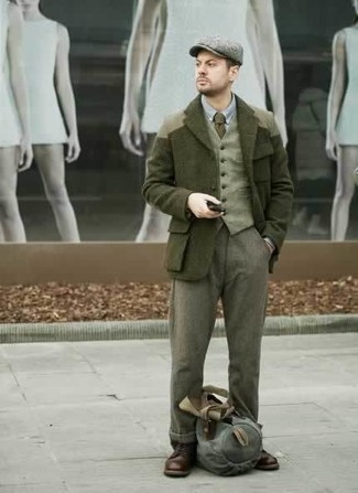С чем носить темно-бирюзовые шерстяные классические брюки мужчине в холод в деловом стиле: Сочетание темно-зеленого полупальто и темно-бирюзовых шерстяных классических брюк — воплощение строгого делового стиля. Такой ансамбль легко приспособить к повседневным делам, если закончить его темно-коричневыми кожаными повседневными ботинками.