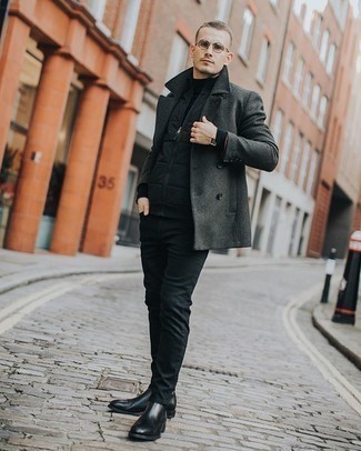 Какие джинсы носить с темно-серым полупальто в 20 лет в прохладную погоду: Тандем темно-серого полупальто и джинсов позволит выглядеть модно, но при этом подчеркнуть твою индивидуальность. Хотел бы привнести сюда толику классики? Тогда в качестве обуви к этому луку, выбери черные кожаные ботинки челси.