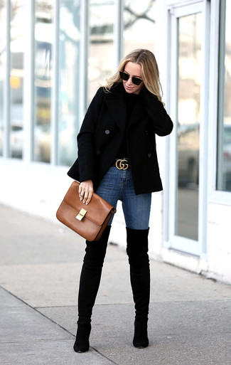 С чем носить черные замшевые ботфорты в 30 лет: Сочетание черного полупальто и синих джинсов скинни не прекращает покорять сердца женщин. В тандеме с этим нарядом наиболее уместно будут смотреться черные замшевые ботфорты.