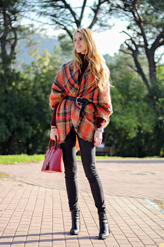 С чем носить темно-красный свитер в шотландскую клетку в 30 лет женщине осень: Темно-красный свитер в шотландскую клетку и черная водолазка — неотъемлемые вещи в гардеробе барышень с превосходным чувством стиля. Черные кожаные ботильоны чудесно дополнят этот наряд. Интересный и стильный наряд — это то, что нам нужно в прохладную осеннюю погоду.